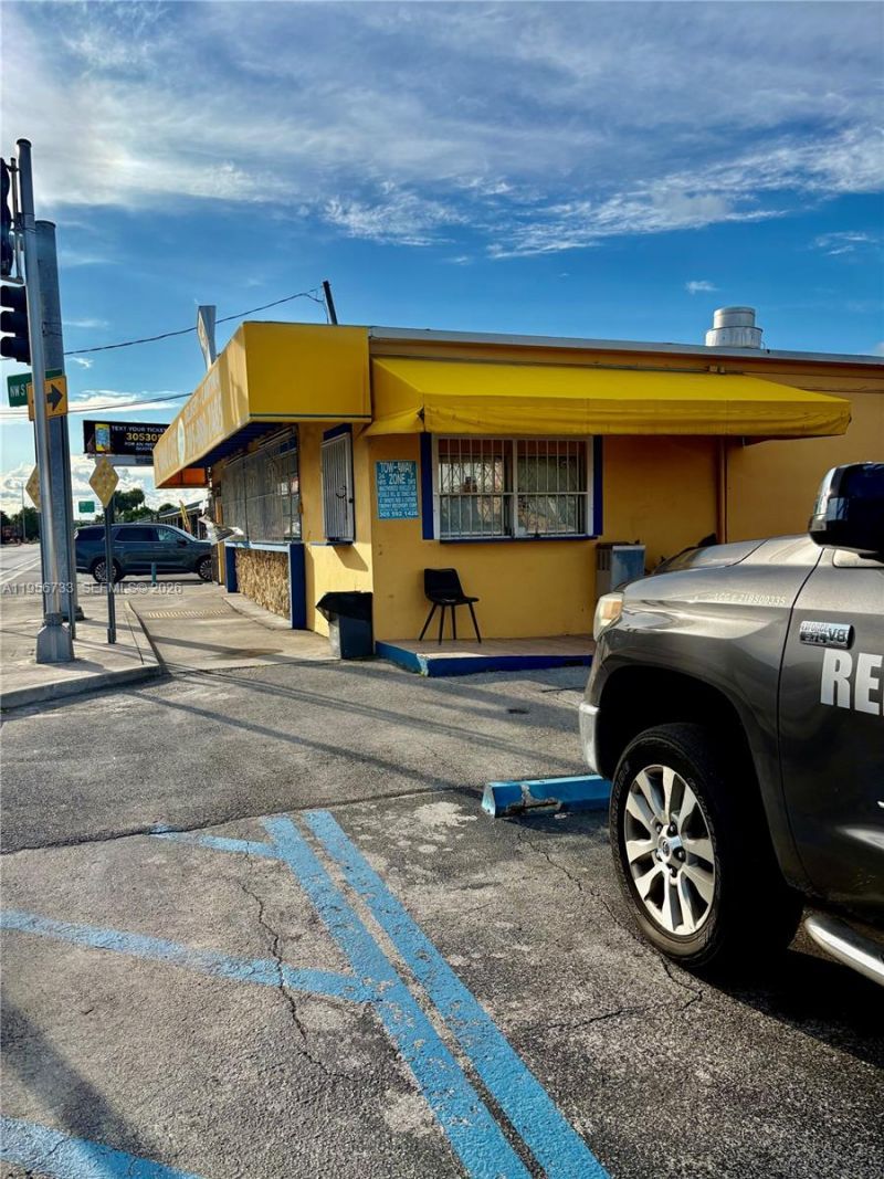 8401 NW South River Dr, Medley, FL 33166 Photo