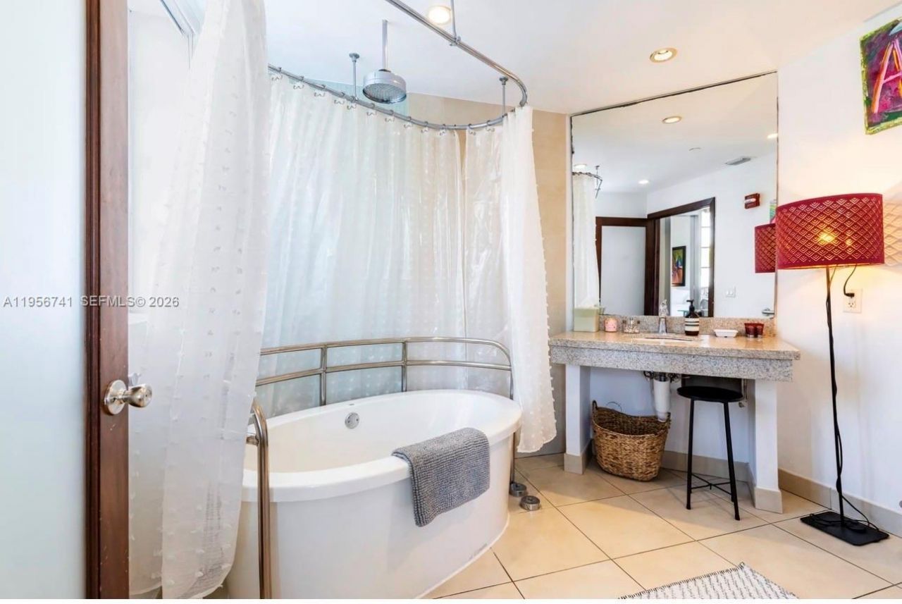 1036 Ocean Dr, Unit B201, Miami Beach, FL 33139 Photo
