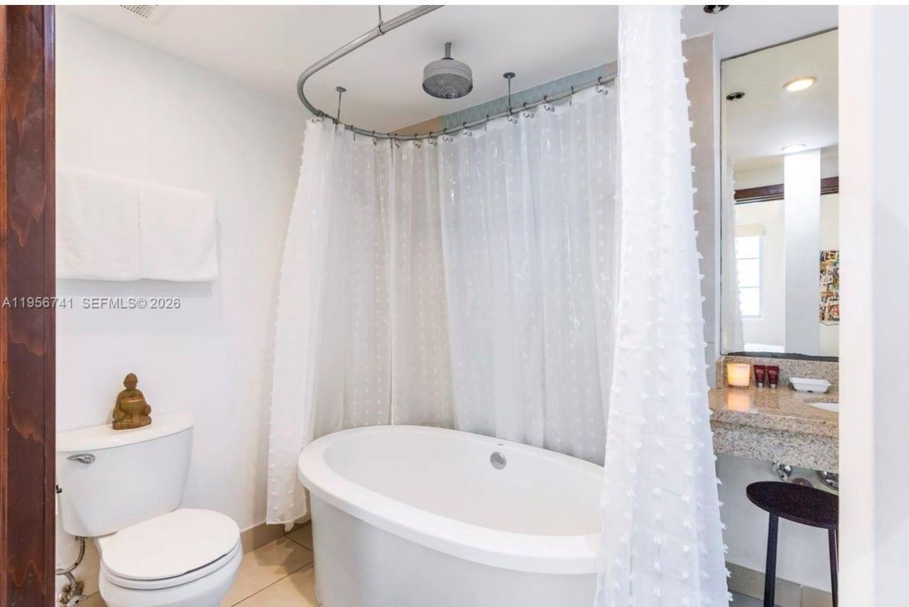 1036 Ocean Dr, Unit B201, Miami Beach, FL 33139 Photo