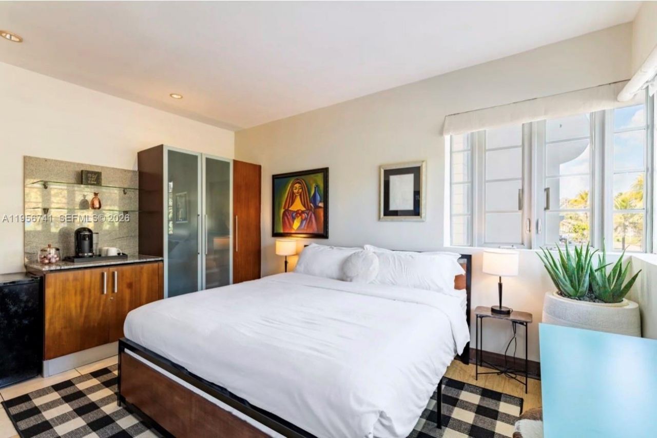 1036 Ocean Dr, Unit B201, Miami Beach, FL 33139 Photo