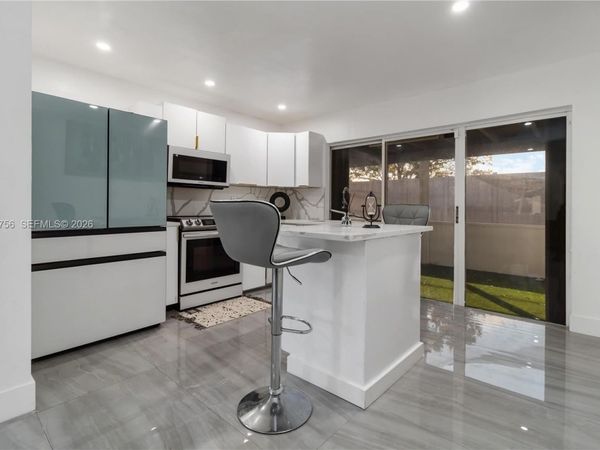 2502 NW 48th St, Tamarac, FL 33309