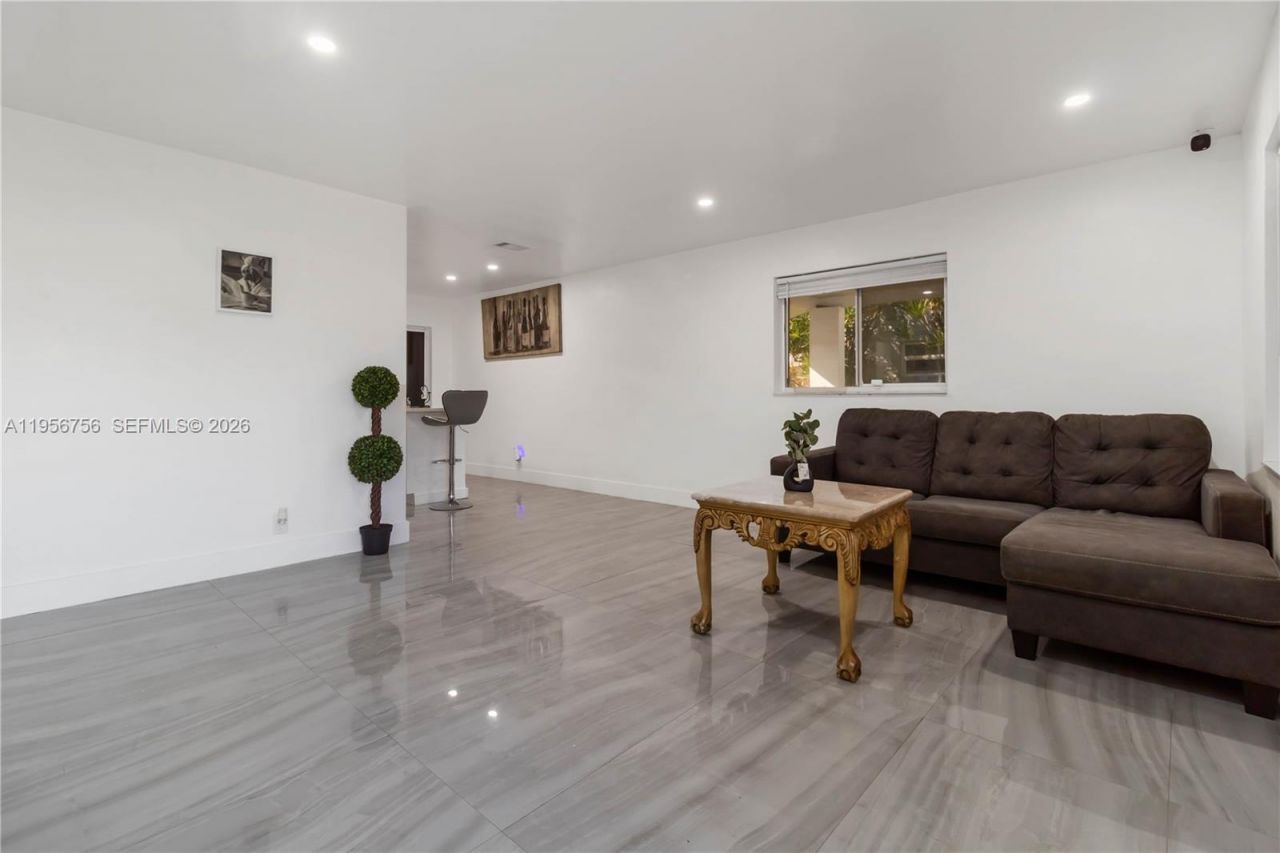 2502 NW 48th St, Tamarac, FL 33309 Photo