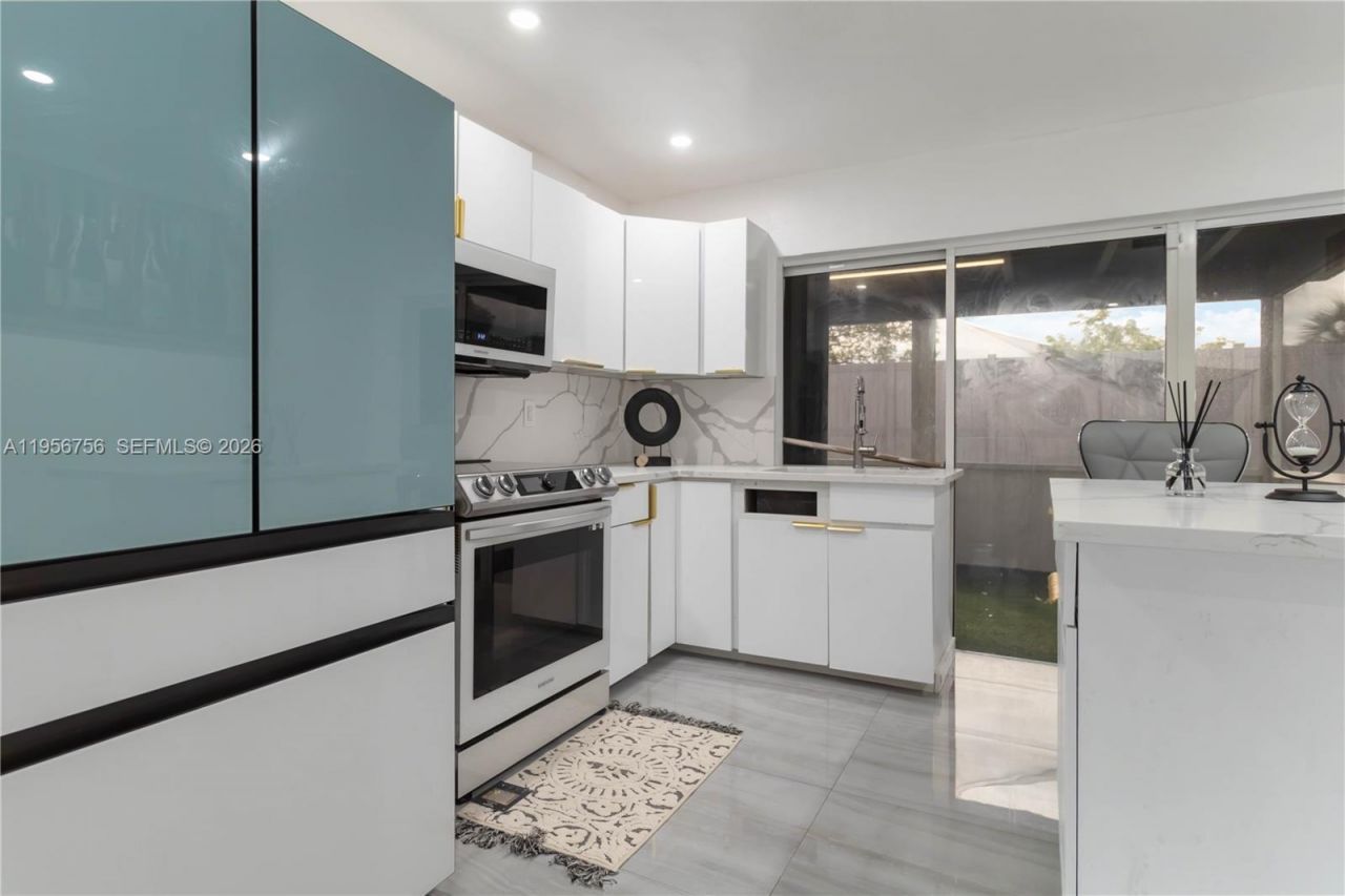 2502 NW 48th St, Tamarac, FL 33309 Photo