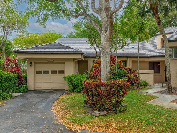 9360 S Chelsea Dr S, Plantation, FL 33324