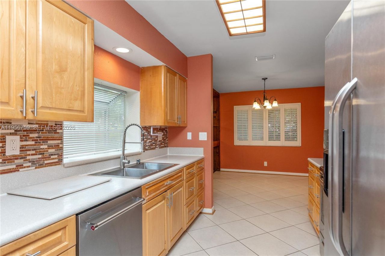 9360 S Chelsea Dr S, Plantation, FL 33324 Photo