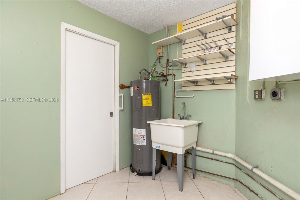 9360 S Chelsea Dr S, Plantation, FL 33324 Photo