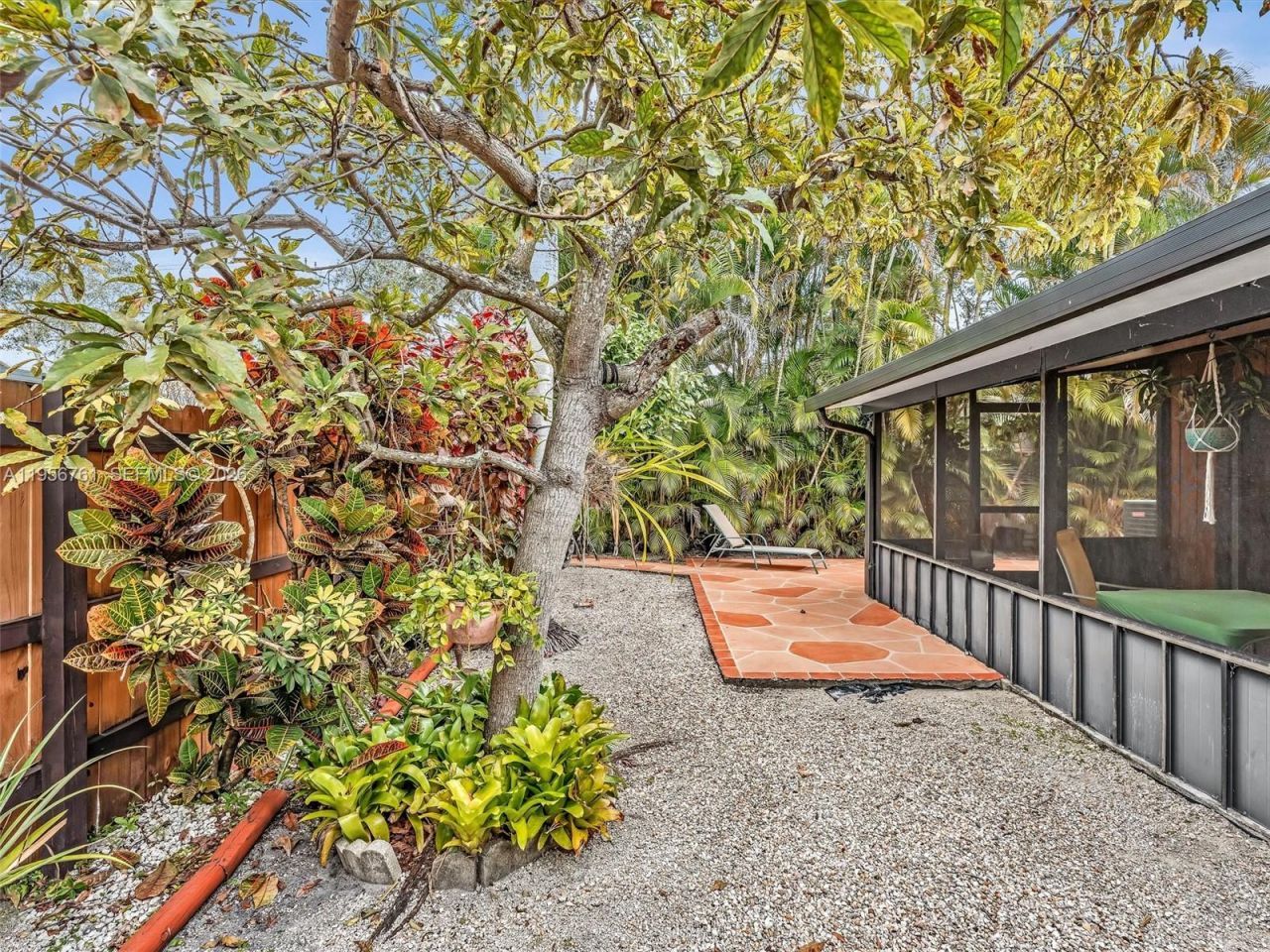 2350 Elm Ct, Pembroke Pines, FL 33026 Photo