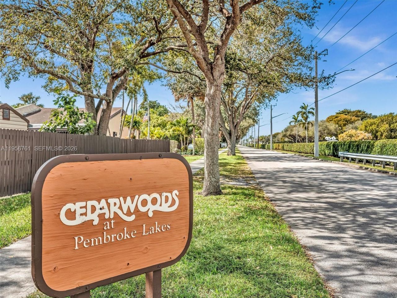 2350 Elm Ct, Pembroke Pines, FL 33026 Photo