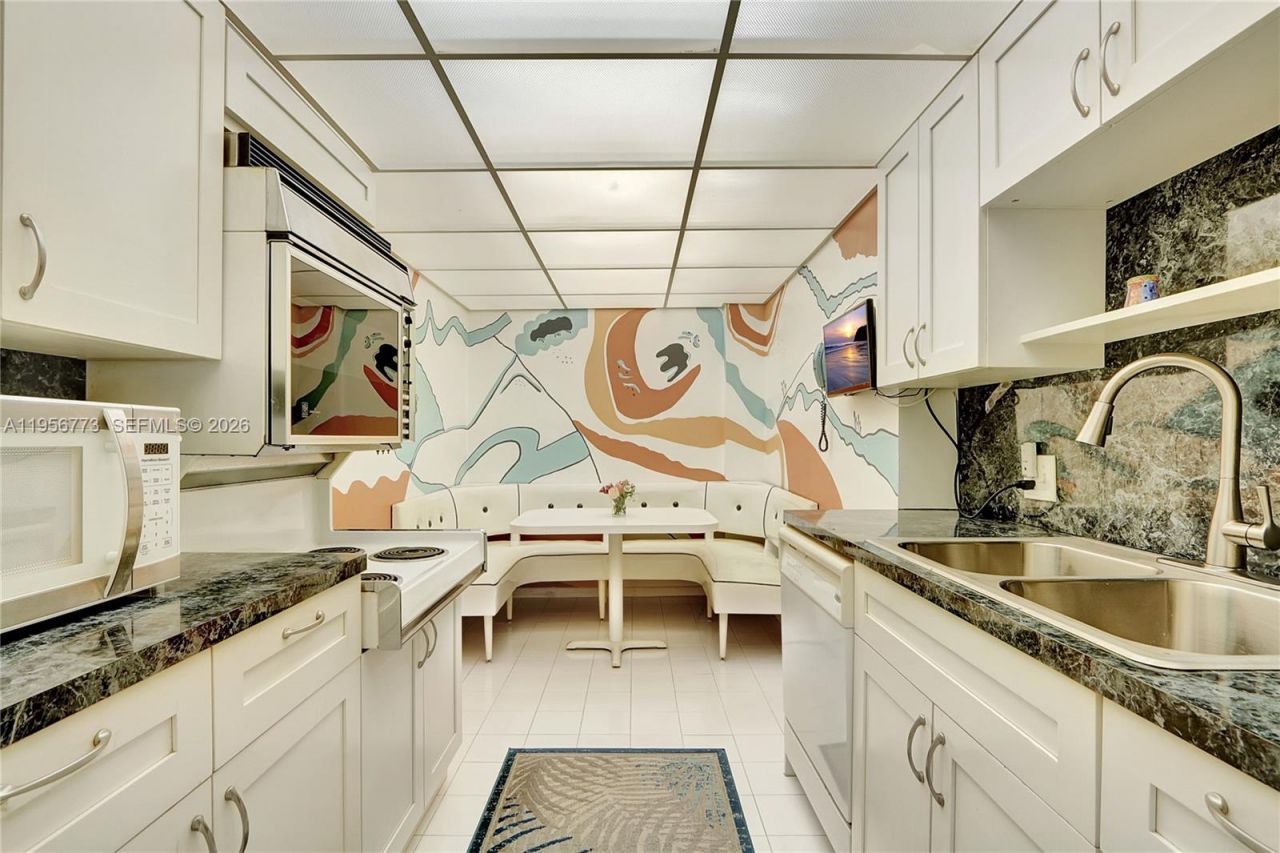 4330 Hillcrest Dr, Unit 807, Hollywood, FL 33021 Photo