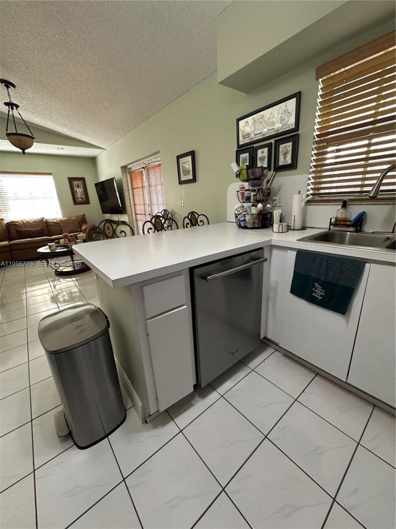 15421 SW 95th Ln, Miami, FL 33196 Photo