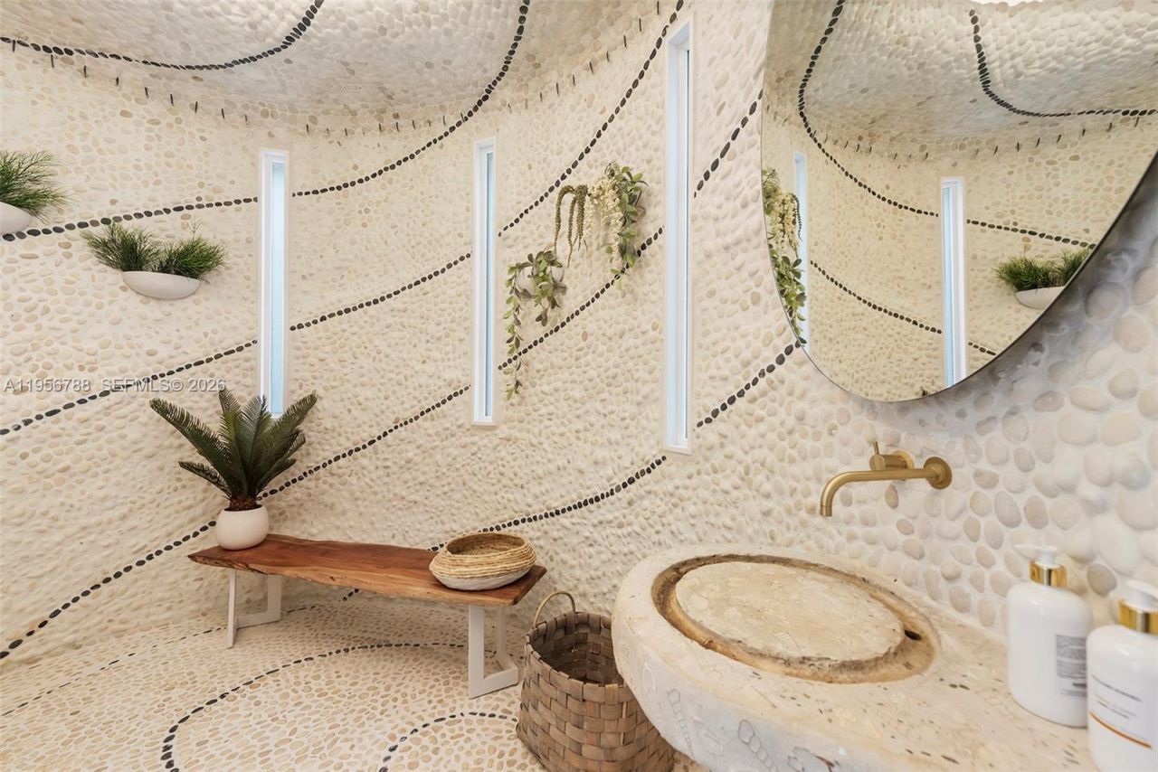 24 S Hibiscus Dr, Miami Beach, FL 33139 Photo