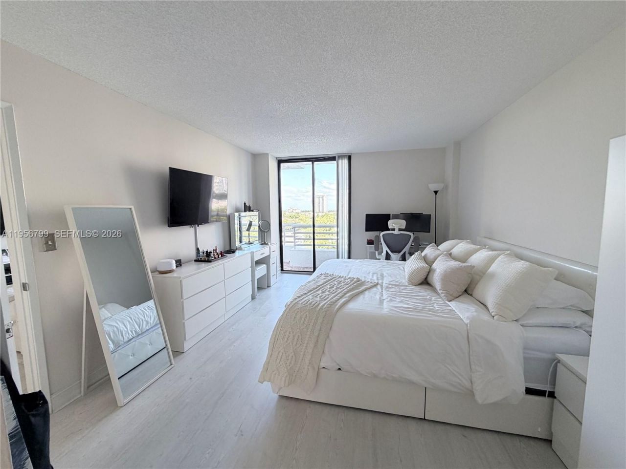 3300 NE 192nd St, Unit 1008, Aventura, FL 33180 Photo