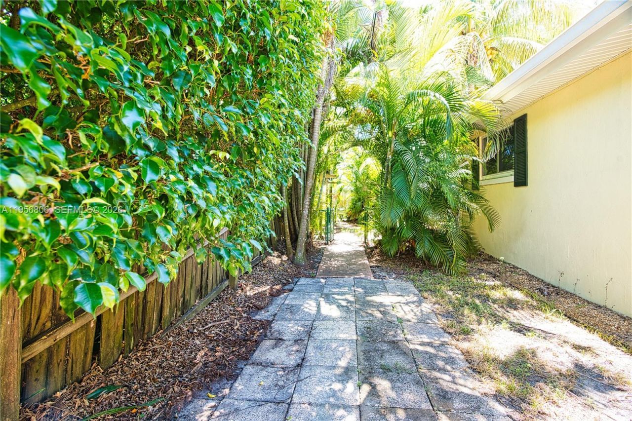 123 S Sewalls Point Rd, Sewalls Point, FL 34996 Photo