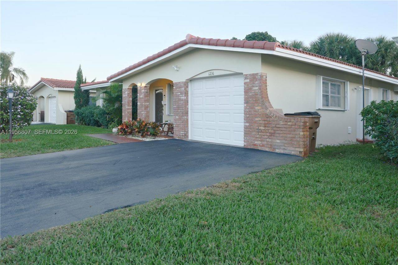 1236 NW 43rd St, Deerfield Beach, FL 33064 Main Photo
