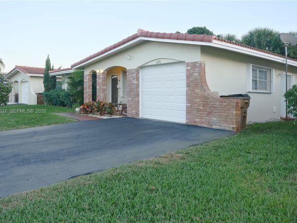 1236 NW 43rd St, Deerfield Beach, FL 33064