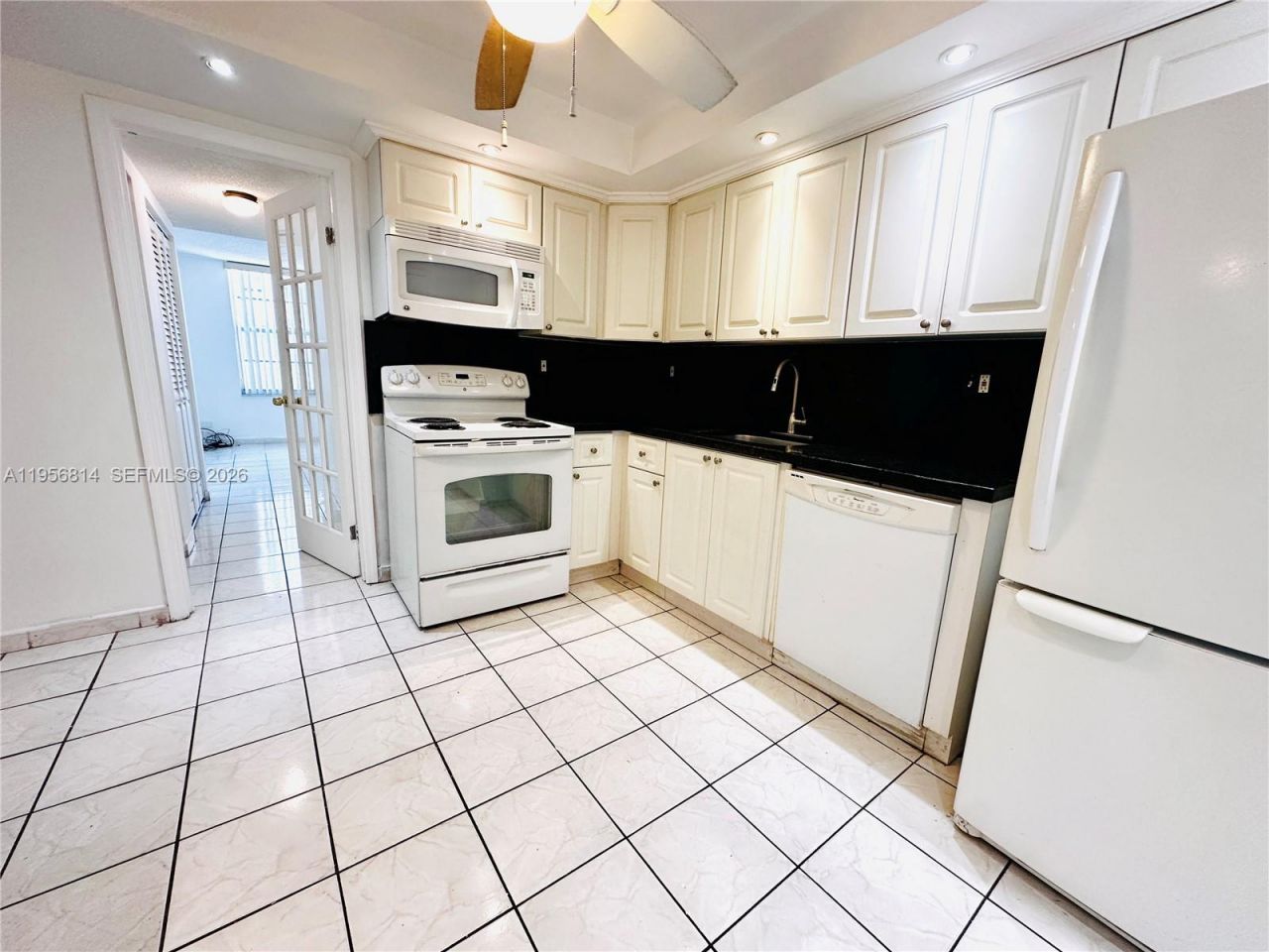 230 174th St, Unit 410, Sunny Isles Beach, FL 33160 Photo