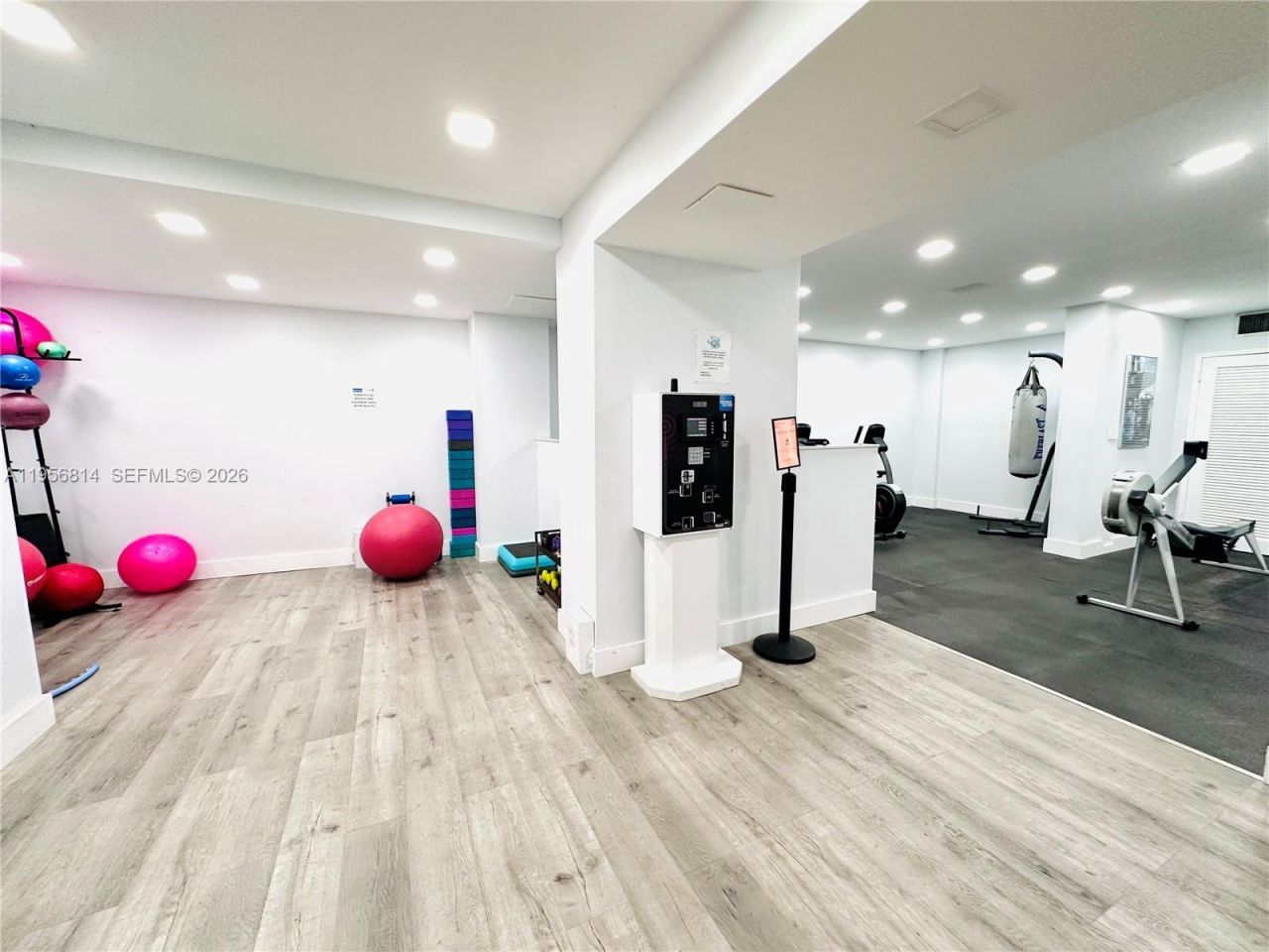 230 174th St, Unit 410, Sunny Isles Beach, FL 33160 Photo