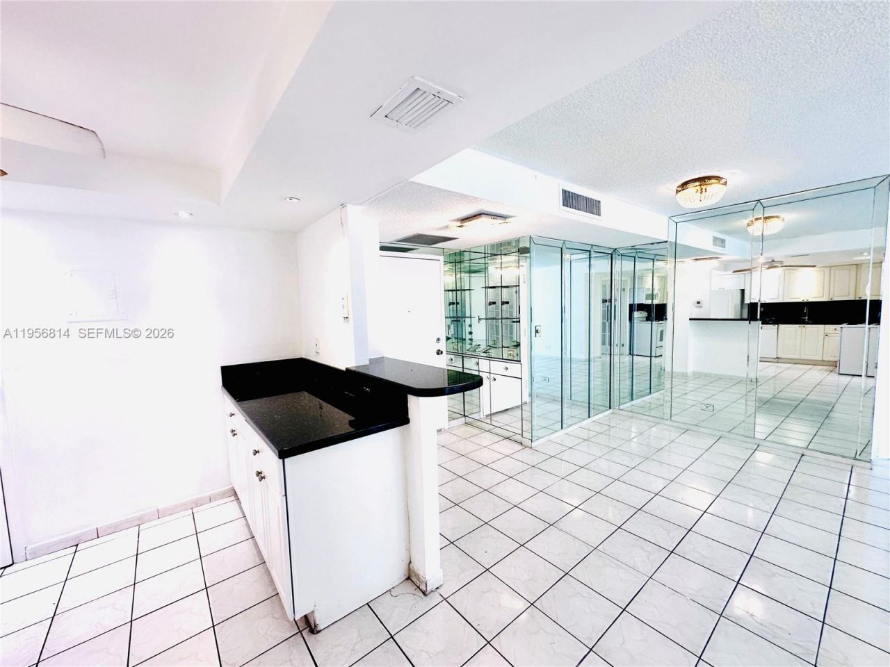 230 174th St, Unit 410, Sunny Isles Beach, FL 33160 Photo