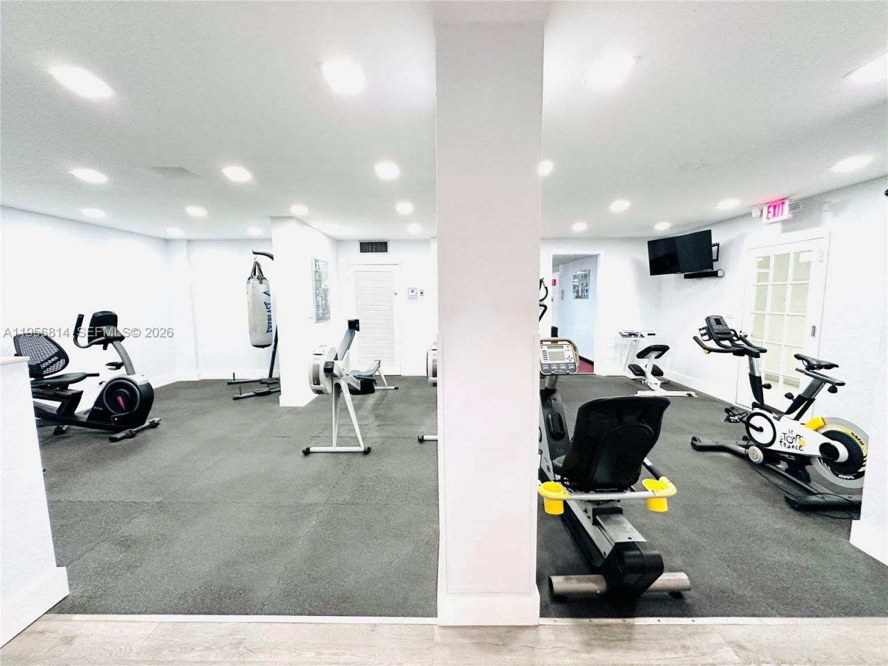 230 174th St, Unit 410, Sunny Isles Beach, FL 33160 Photo