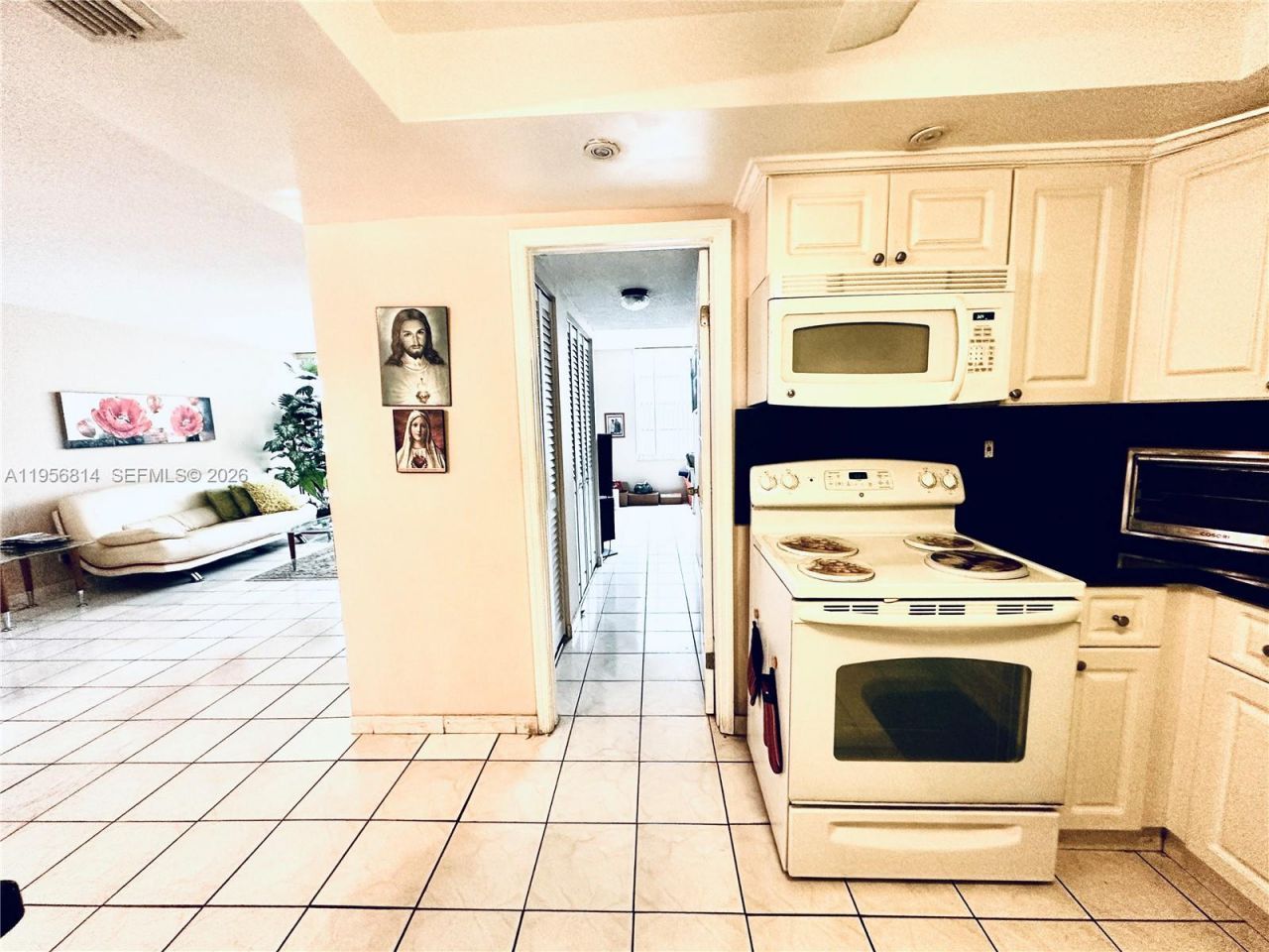 230 174th St, Unit 410, Sunny Isles Beach, FL 33160 Photo