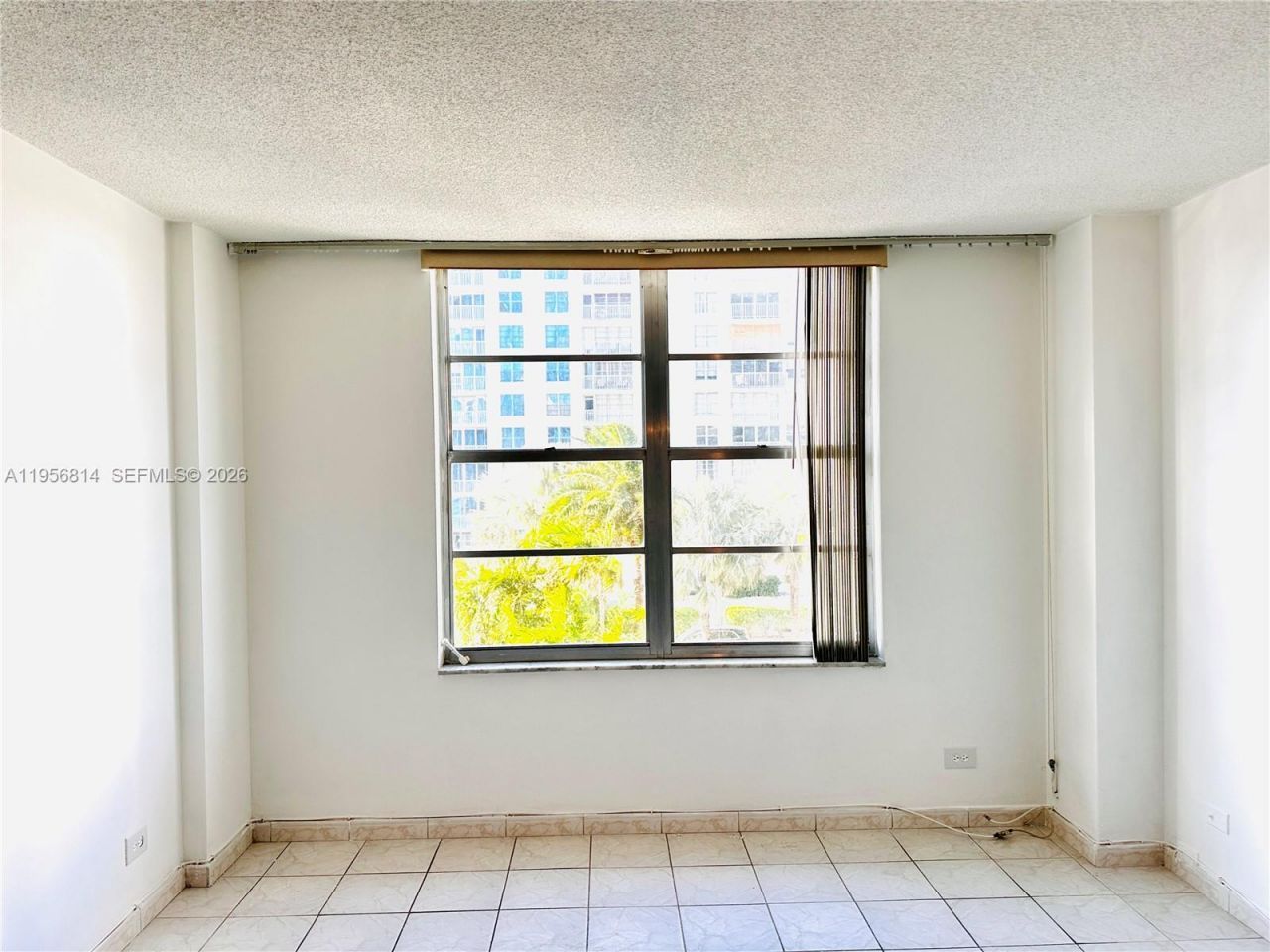 230 174th St, Unit 410, Sunny Isles Beach, FL 33160 Photo