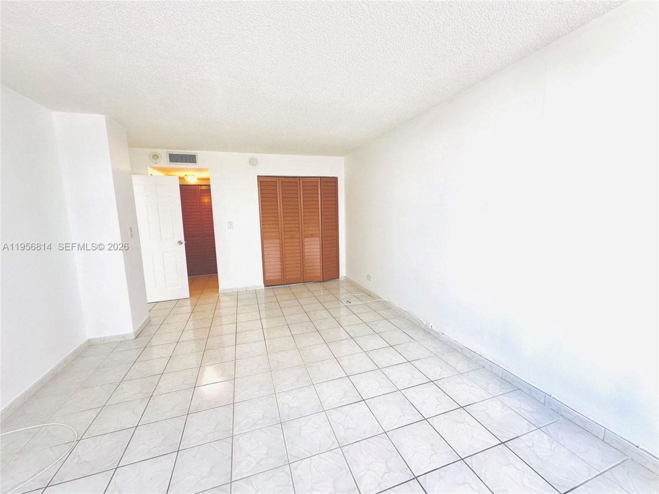 230 174th St, Unit 410, Sunny Isles Beach, FL 33160 Photo
