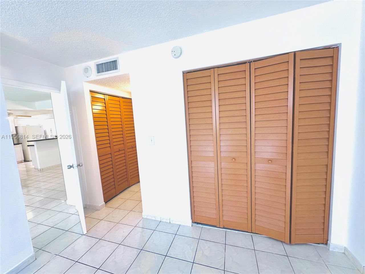 230 174th St, Unit 410, Sunny Isles Beach, FL 33160 Photo