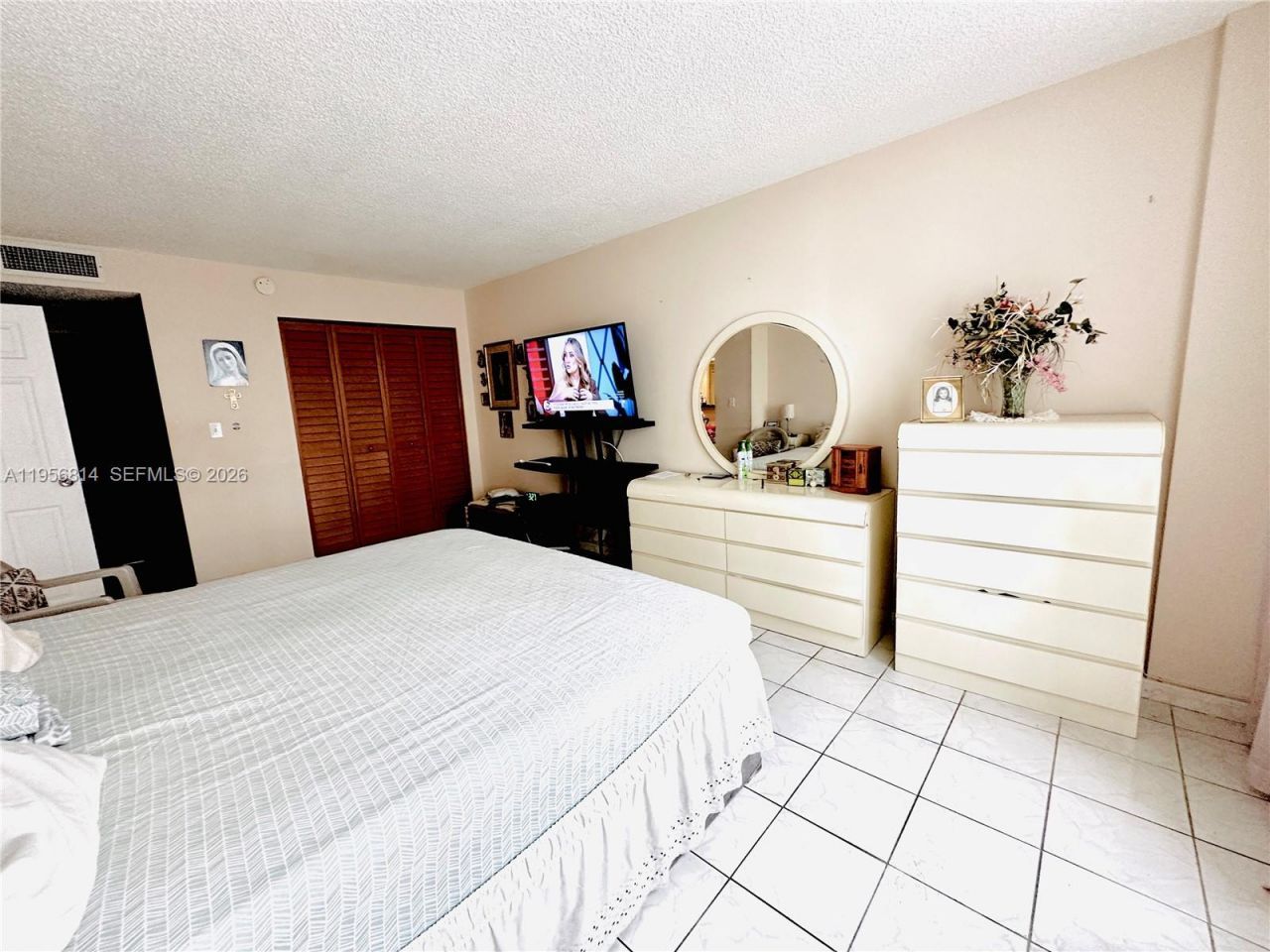 230 174th St, Unit 410, Sunny Isles Beach, FL 33160 Photo