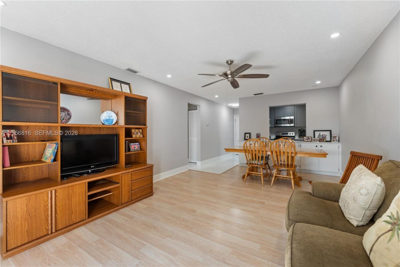 4110 NW 88th Ave, Unit 205, Coral Springs, FL 33065 Photo