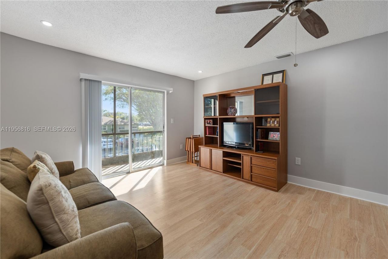 4110 NW 88th Ave, Unit 205, Coral Springs, FL 33065 Photo