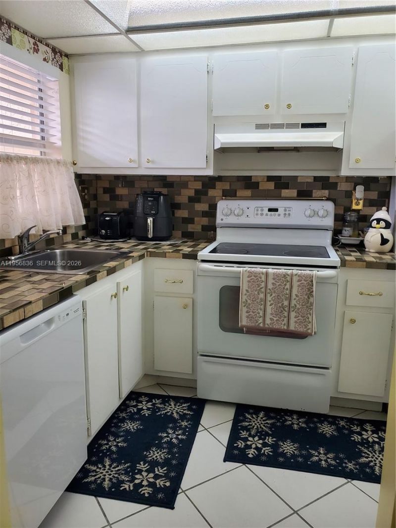 9360 Sunrise Lakes Blvd , Unit 102, Sunrise, FL 33322 Photo