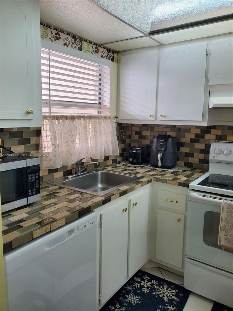 9360 Sunrise Lakes Blvd , Unit 102, Sunrise, FL 33322 Photo