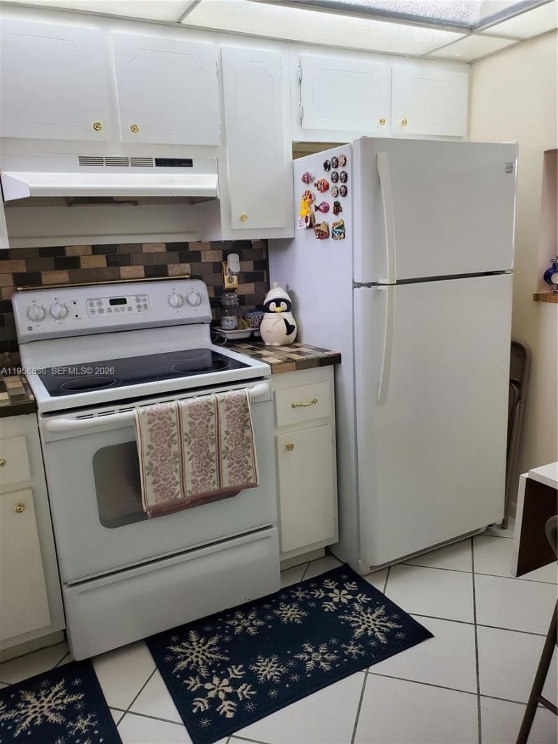 9360 Sunrise Lakes Blvd , Unit 102, Sunrise, FL 33322 Photo