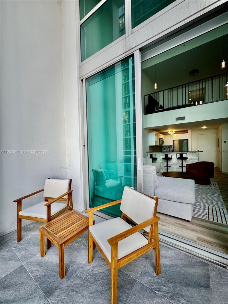 300 S Biscayne Blvd , Unit L-1210, Miami, FL 33131 Photo