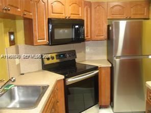 900 NE 209th Ter, Unit 104-31, Miami, FL 33179 Photo