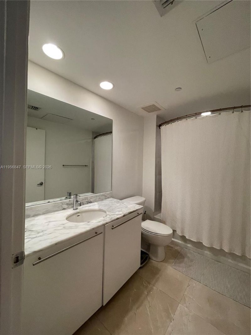 950 Brickell Bay Dr, Unit 1402, Miami, FL 33131 Photo