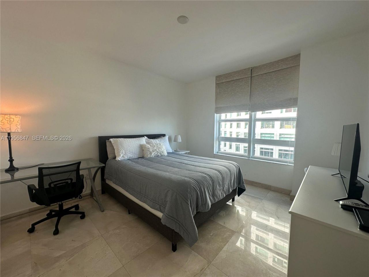 950 Brickell Bay Dr, Unit 1402, Miami, FL 33131 Photo