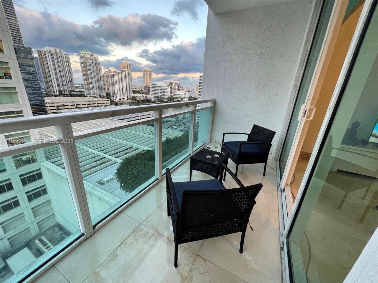 950 Brickell Bay Dr, Unit 1402, Miami, FL 33131 Photo