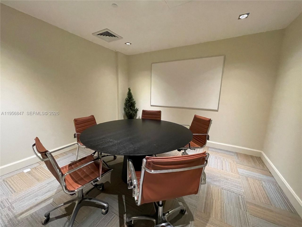 950 Brickell Bay Dr, Unit 1402, Miami, FL 33131 Photo