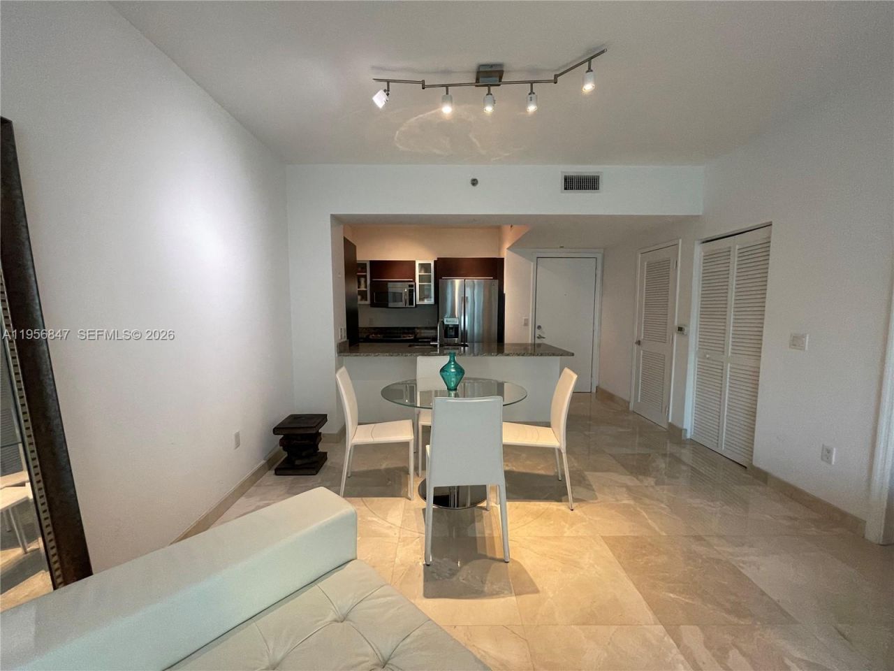 950 Brickell Bay Dr, Unit 1402, Miami, FL 33131 Photo