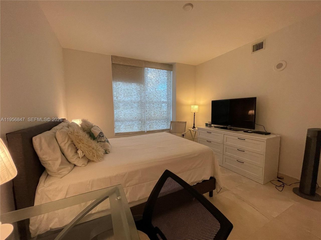 950 Brickell Bay Dr, Unit 1402, Miami, FL 33131 Photo