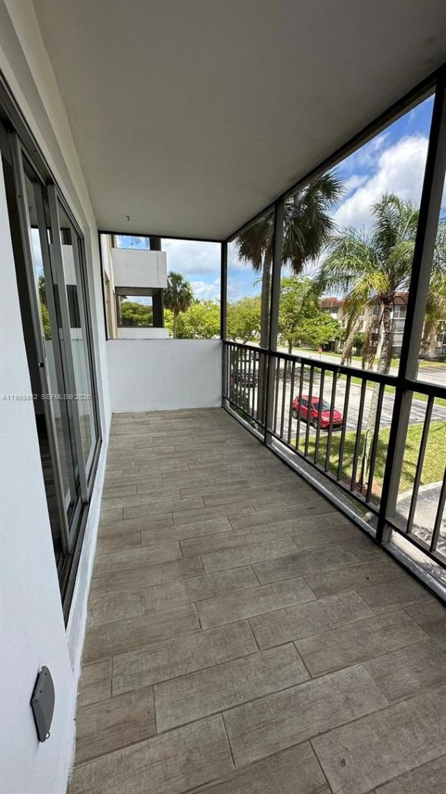 4174 Inverrary Dr, Unit 311, Lauderhill, FL 33319 Photo