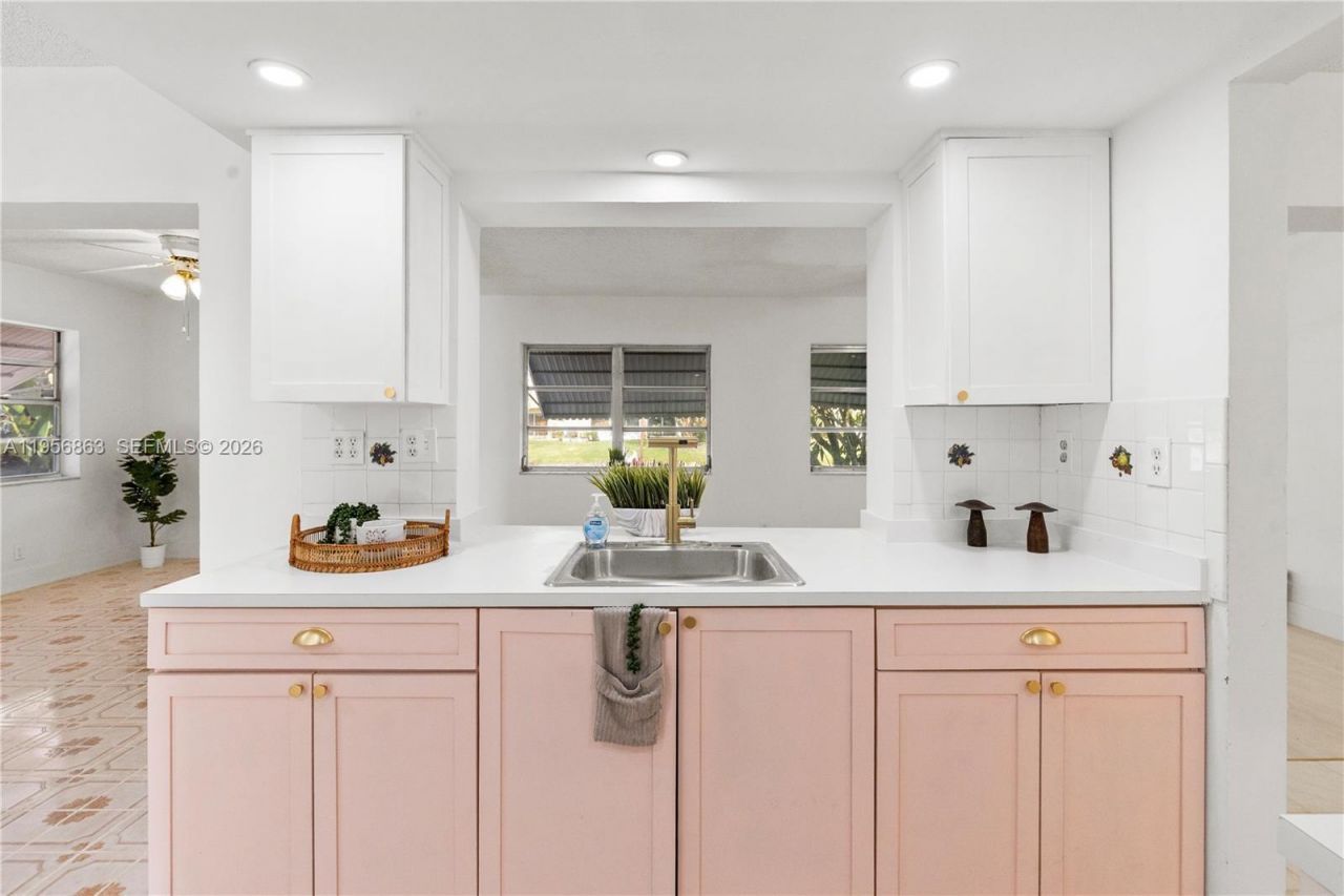 5706 NW 81st Ave, Tamarac, FL 33321 Photo