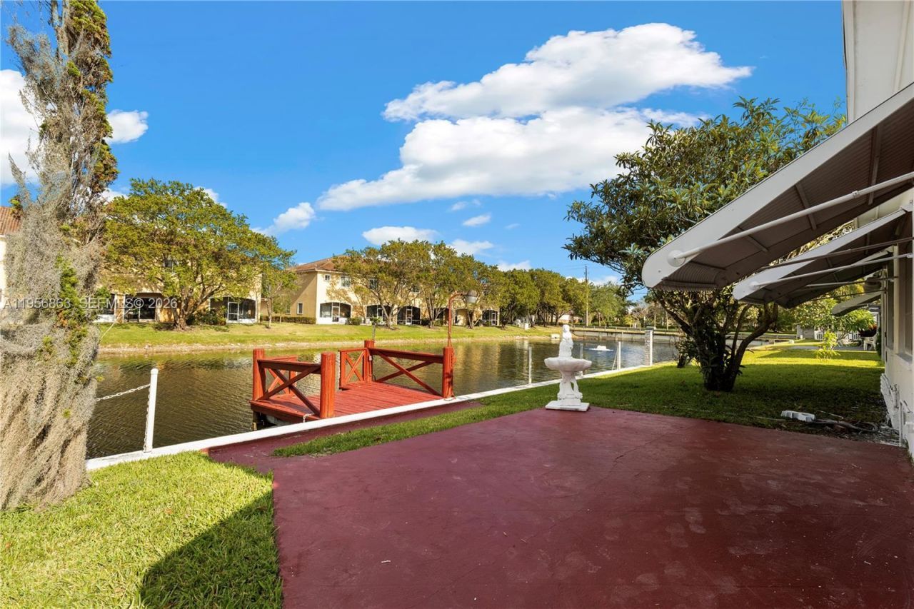 5706 NW 81st Ave, Tamarac, FL 33321 Photo