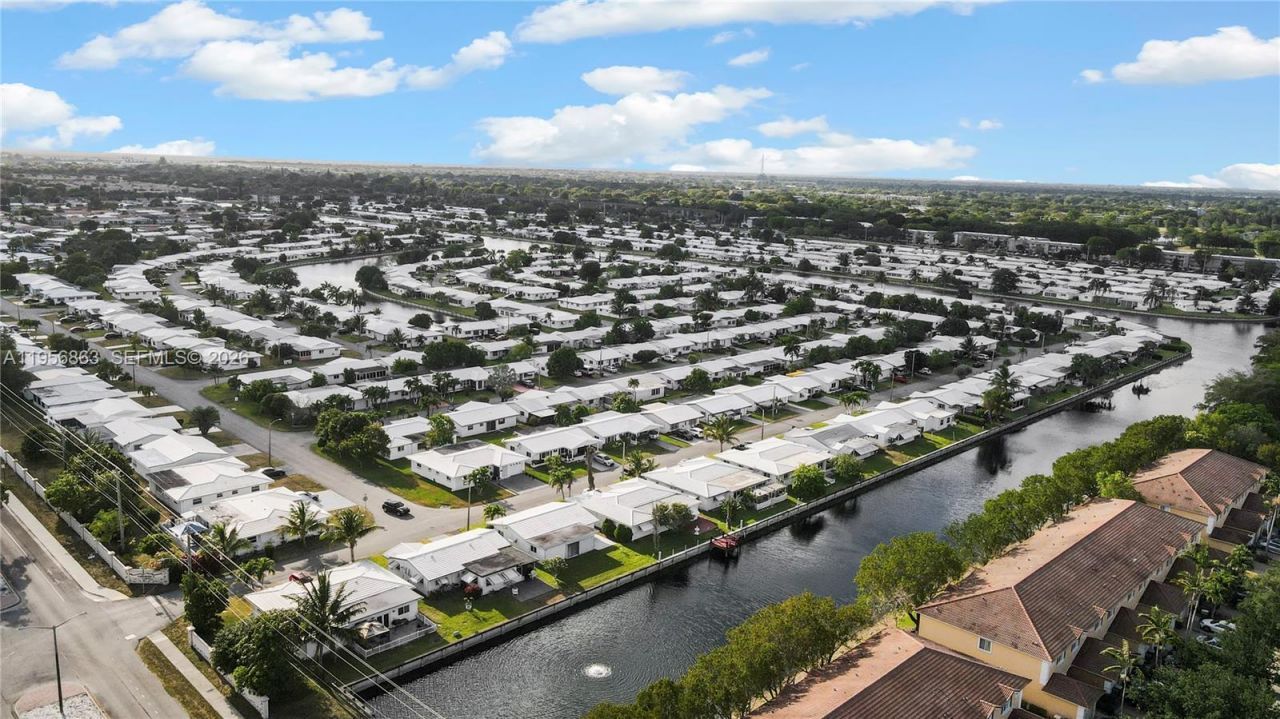 5706 NW 81st Ave, Tamarac, FL 33321 Photo