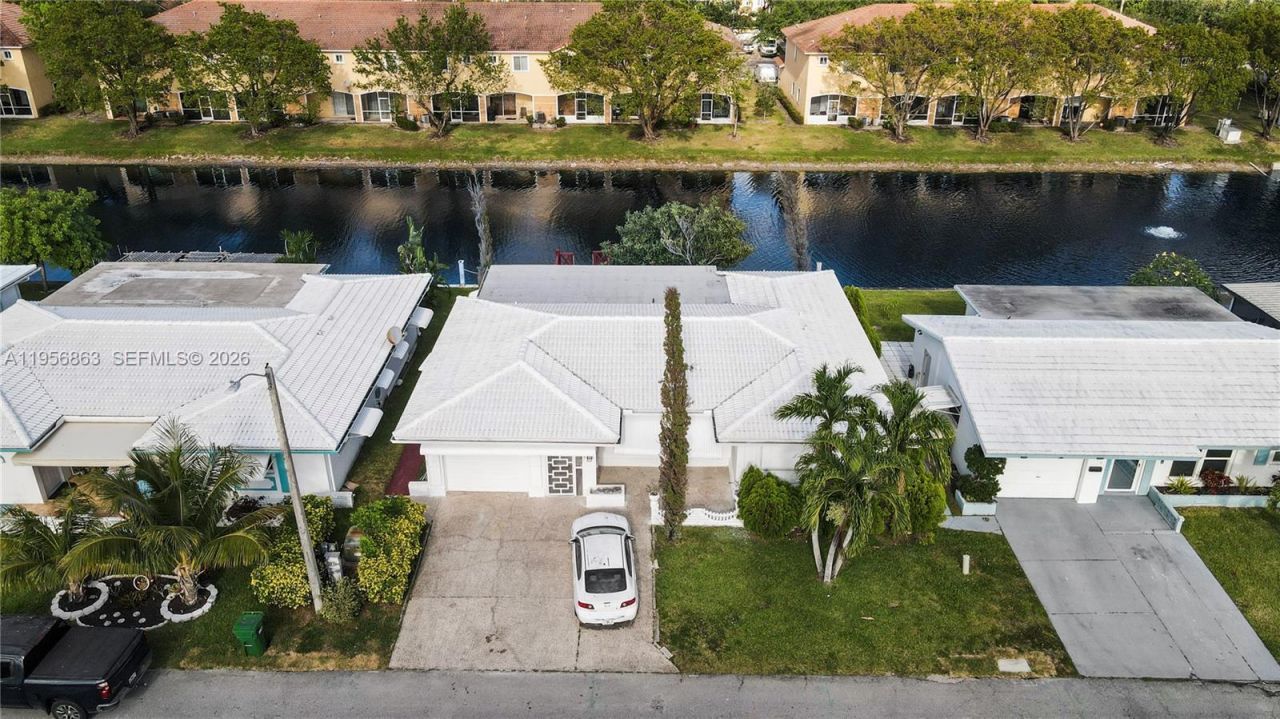 5706 NW 81st Ave, Tamarac, FL 33321 Photo