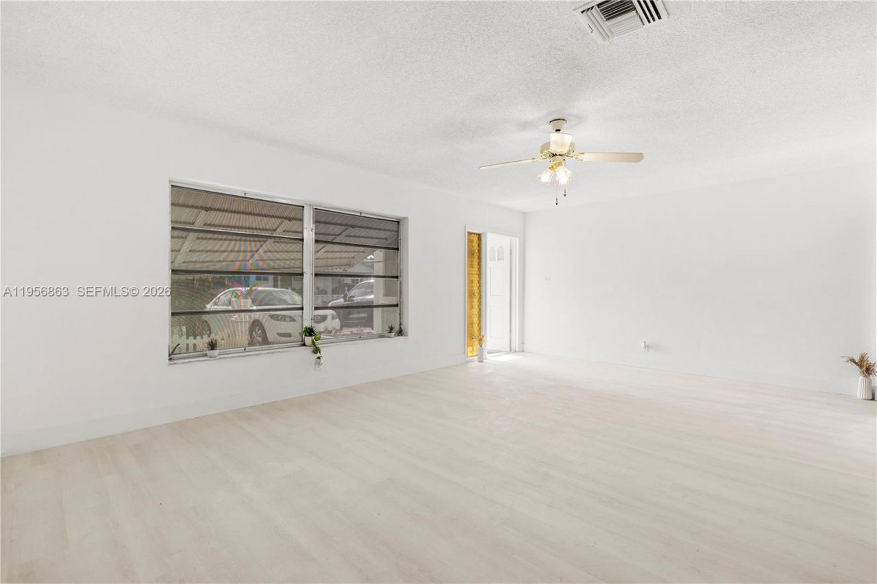 5706 NW 81st Ave, Tamarac, FL 33321 Photo