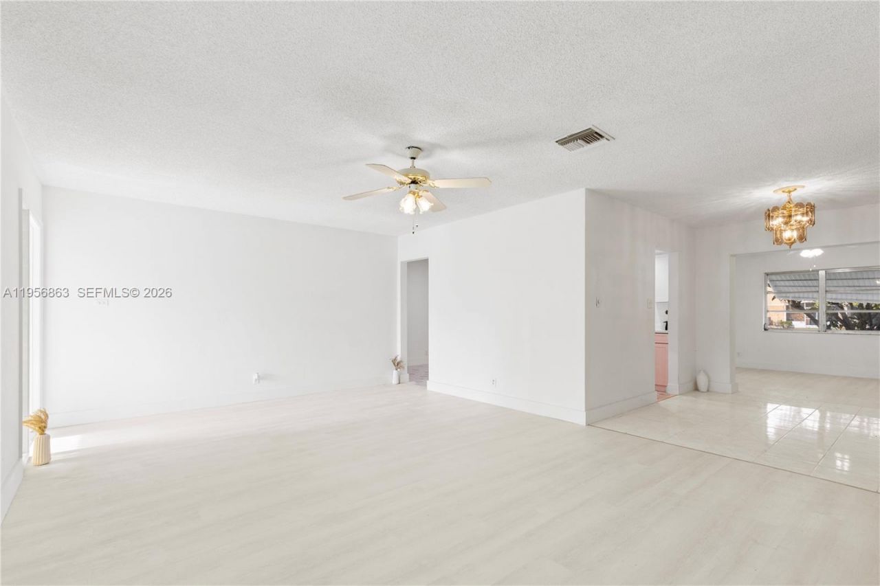 5706 NW 81st Ave, Tamarac, FL 33321 Photo