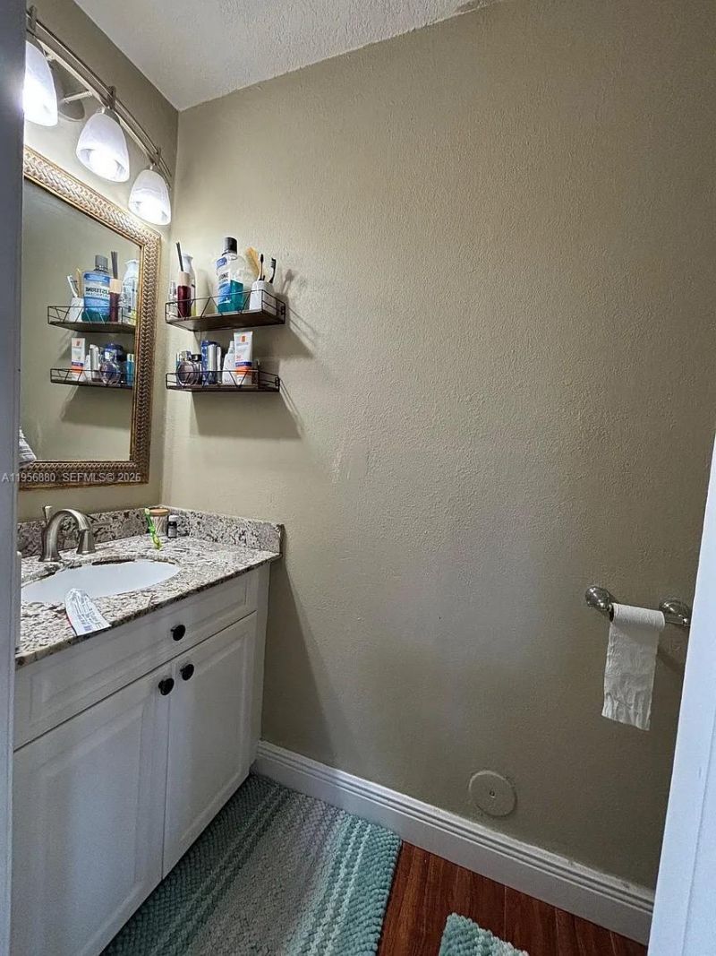 232 Lakeside Cir, Sunrise, FL 33326 Photo