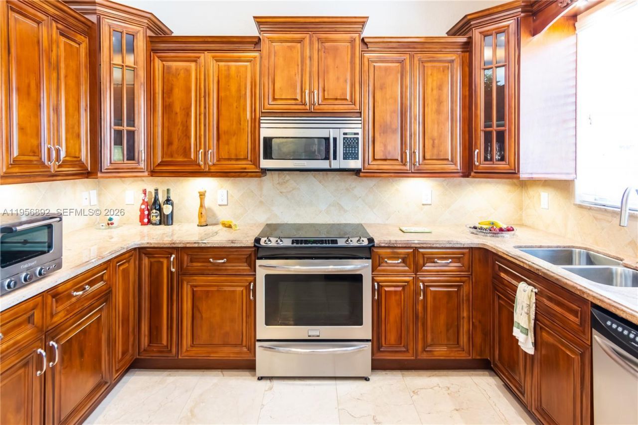 10564 NW 57th St, Doral, FL 33178 Photo